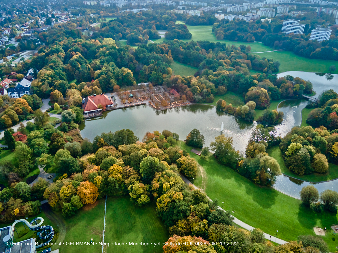 13.10.2022 - Der Ostpark mit See und Biergarten in Neuperlach 13.10.2022 - Der Ostpark mit See und Biergarten in Neuperlach